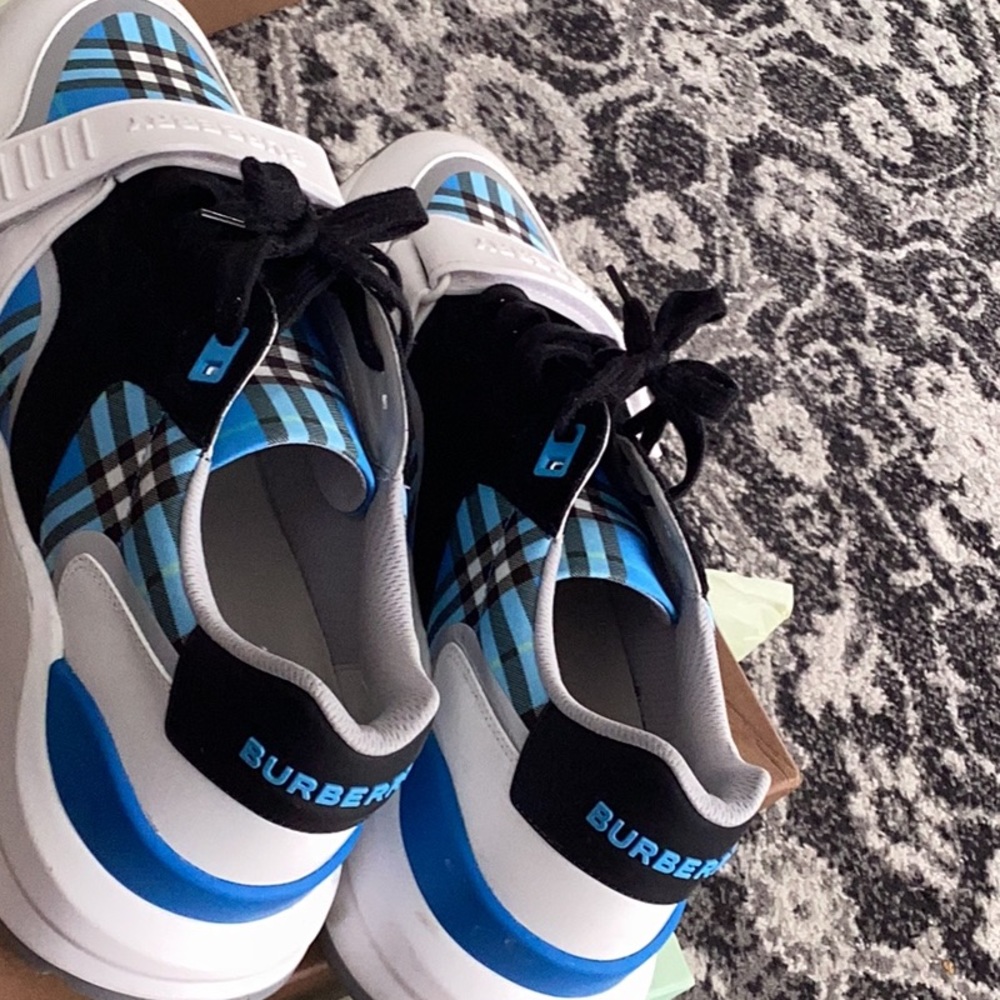 Burberry shoes for sale - Picture 2 of 3